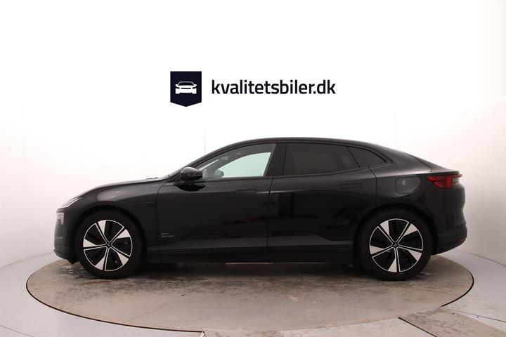 Sort Polestar 4 fra 2025