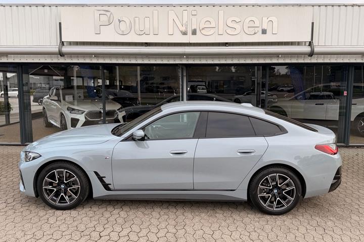 Grå BMW i4 fra 2025