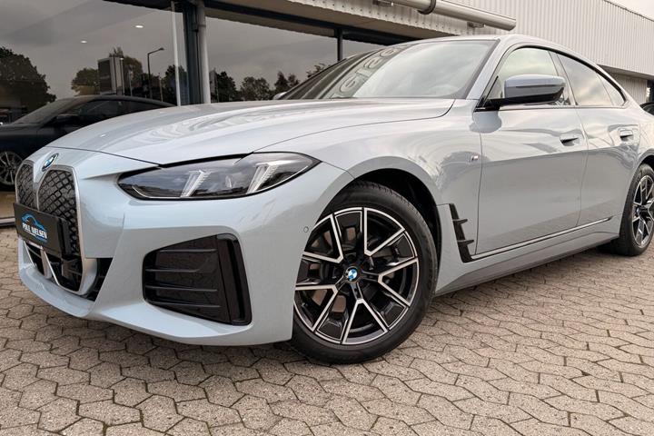 Grå BMW i4 fra 2025