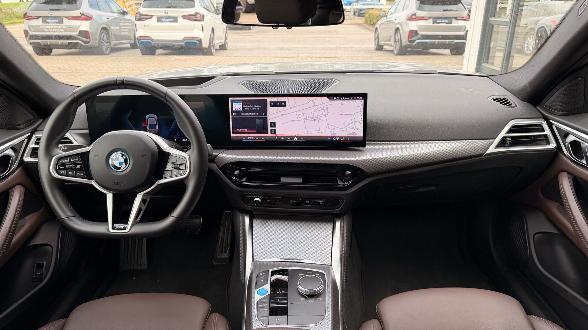Grå BMW i4 fra 2025