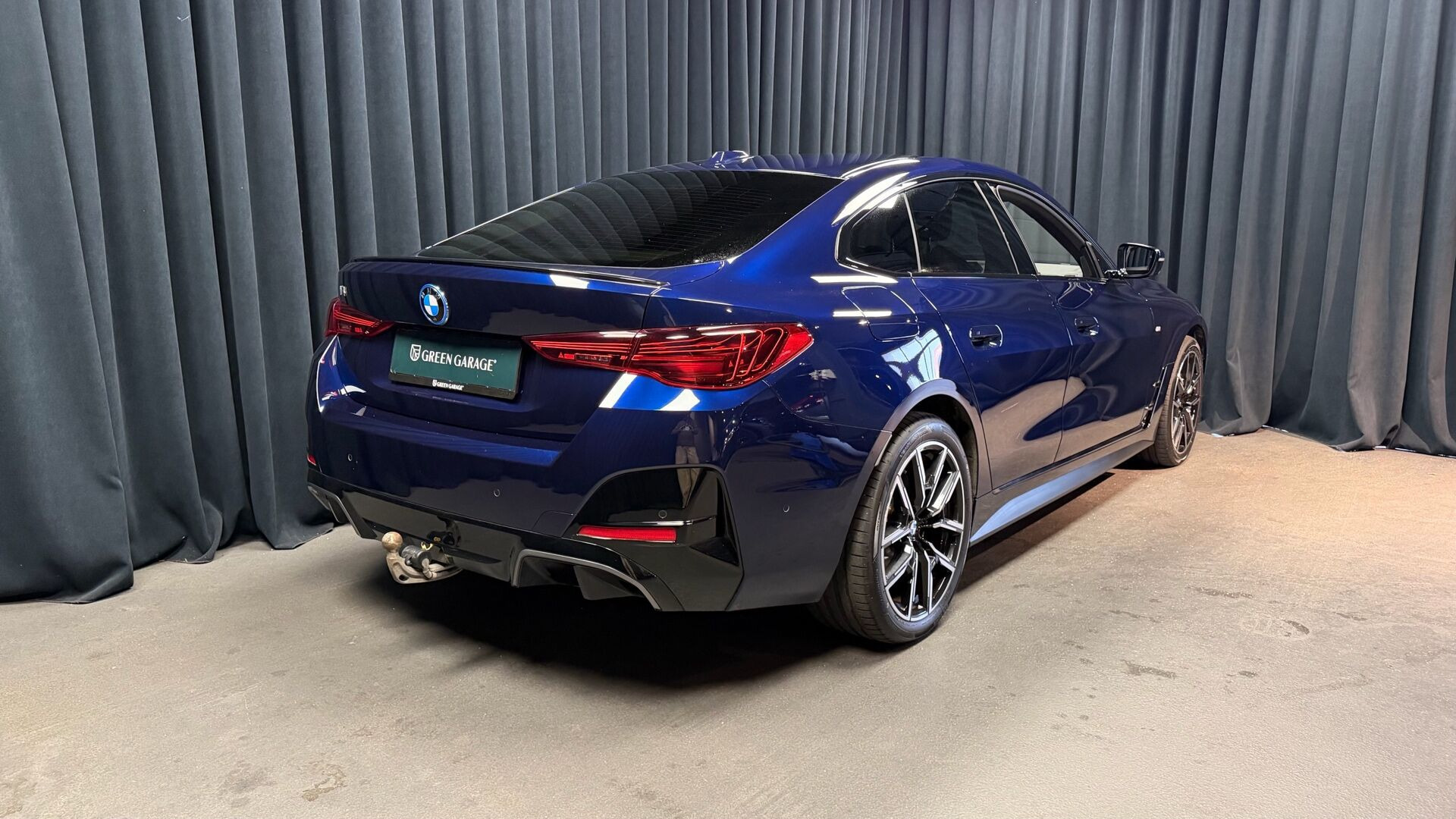 Blå BMW i4 fra 2024