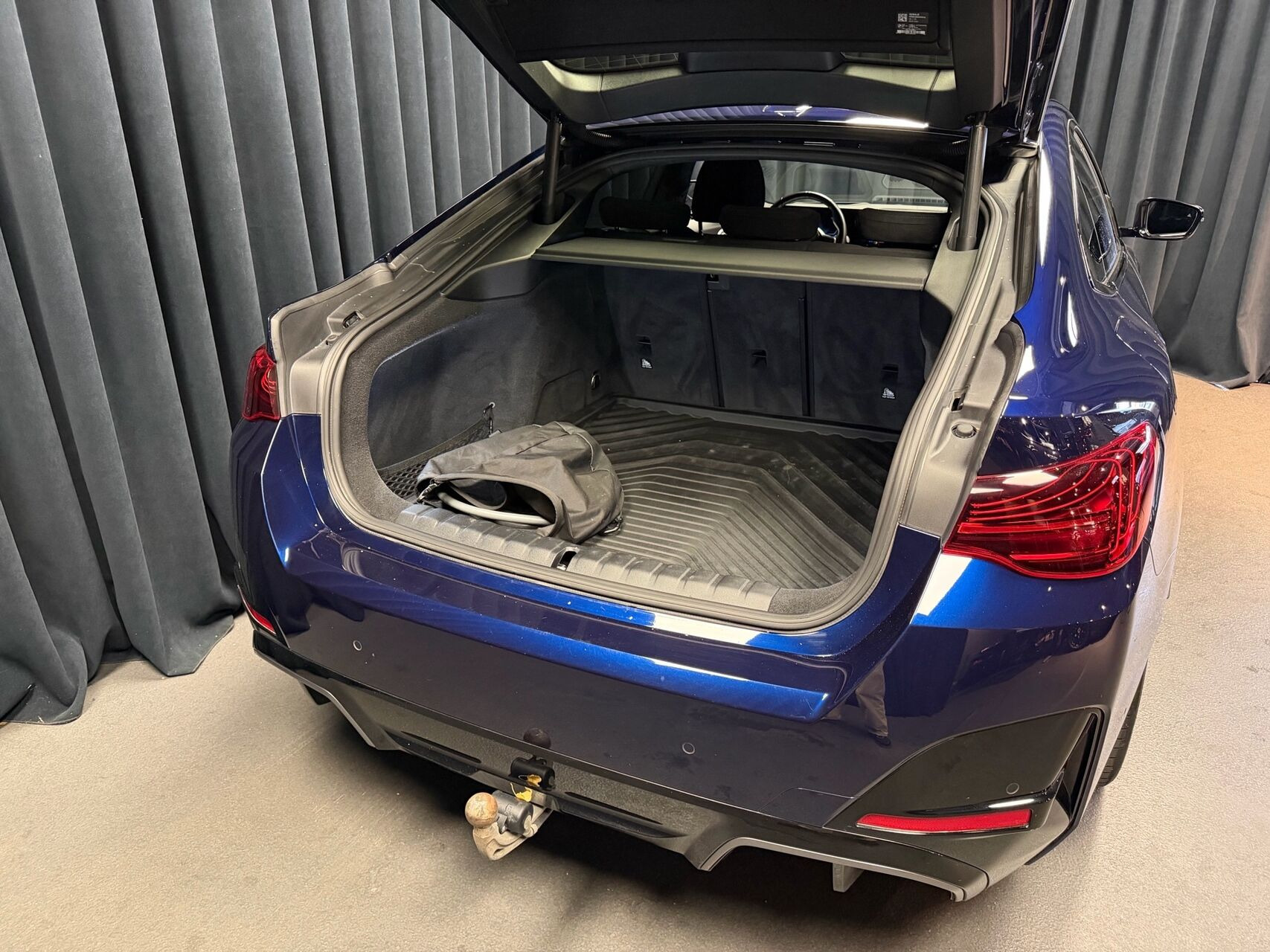 Blå BMW i4 fra 2024