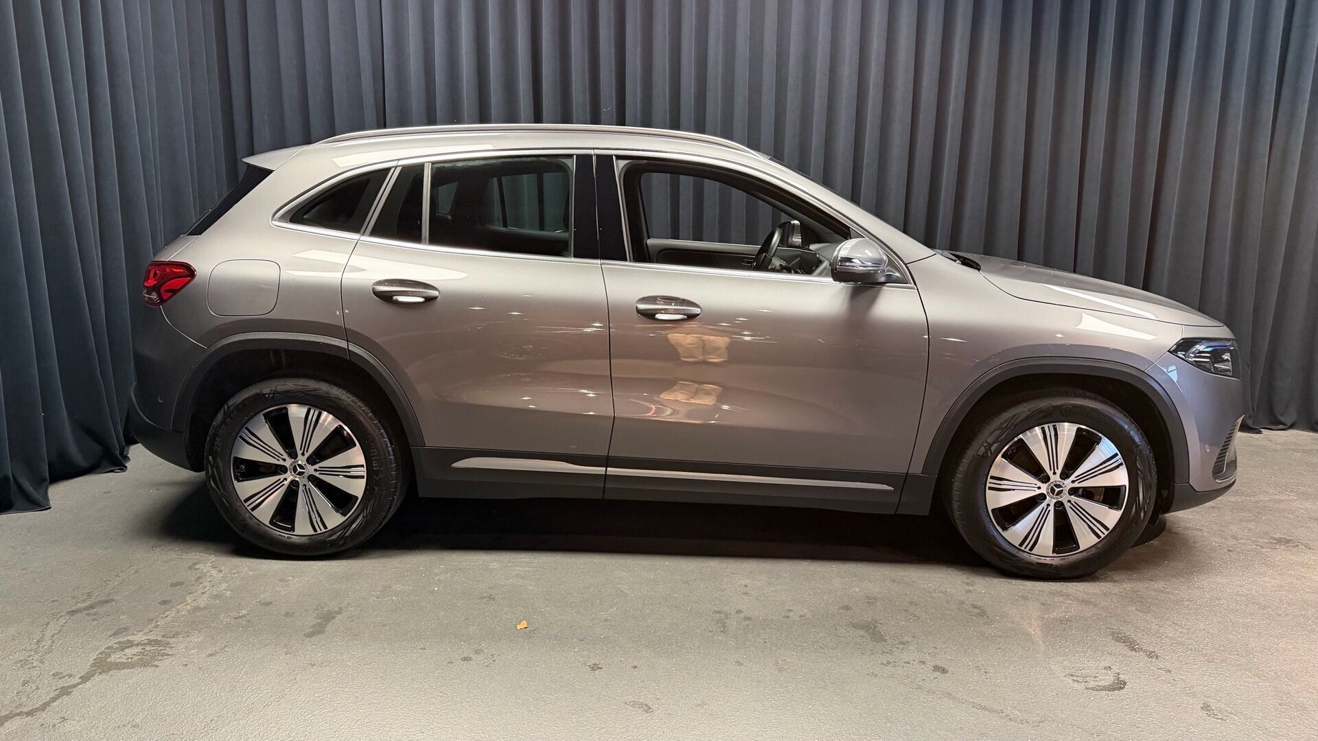 Grå Mercedes EQA250 fra 2023