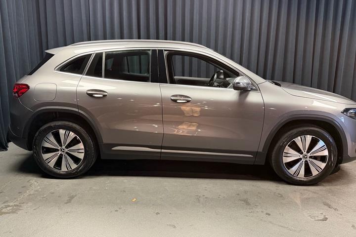 Grå Mercedes EQA250 fra 2023