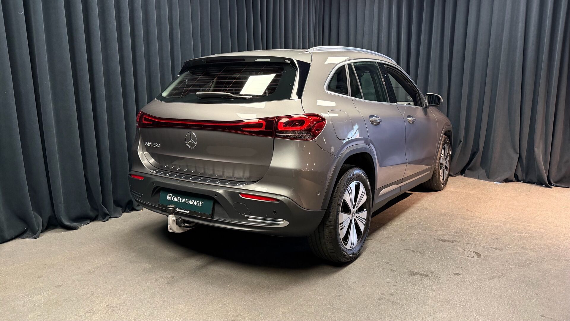 Grå Mercedes EQA250 fra 2023