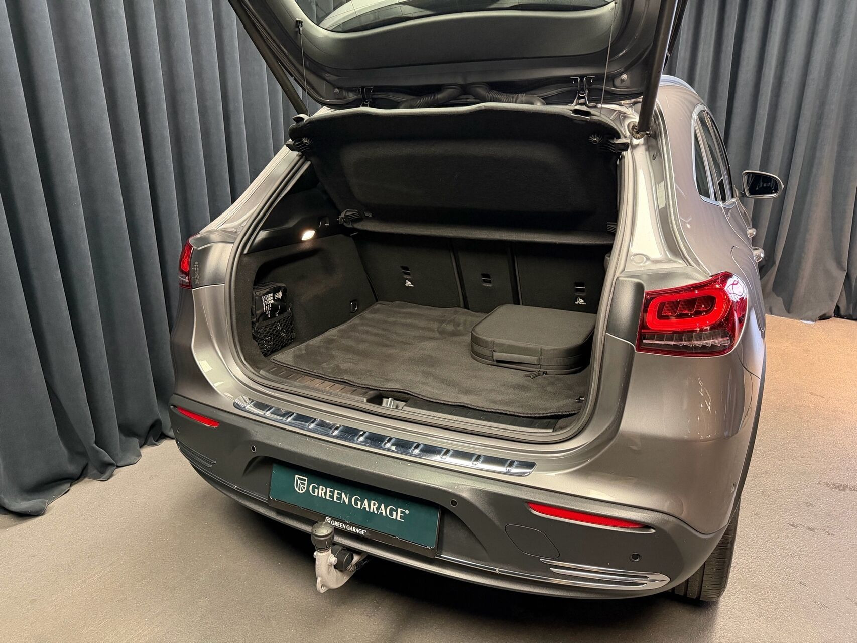Grå Mercedes EQA250 fra 2023