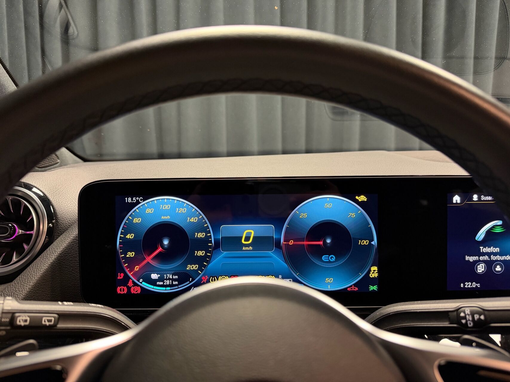 Grå Mercedes EQA250 fra 2023