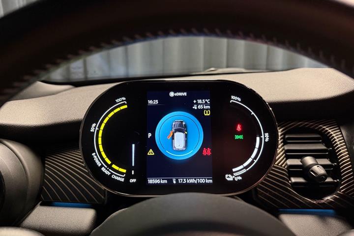 Grøn Mini Cooper fra 2023