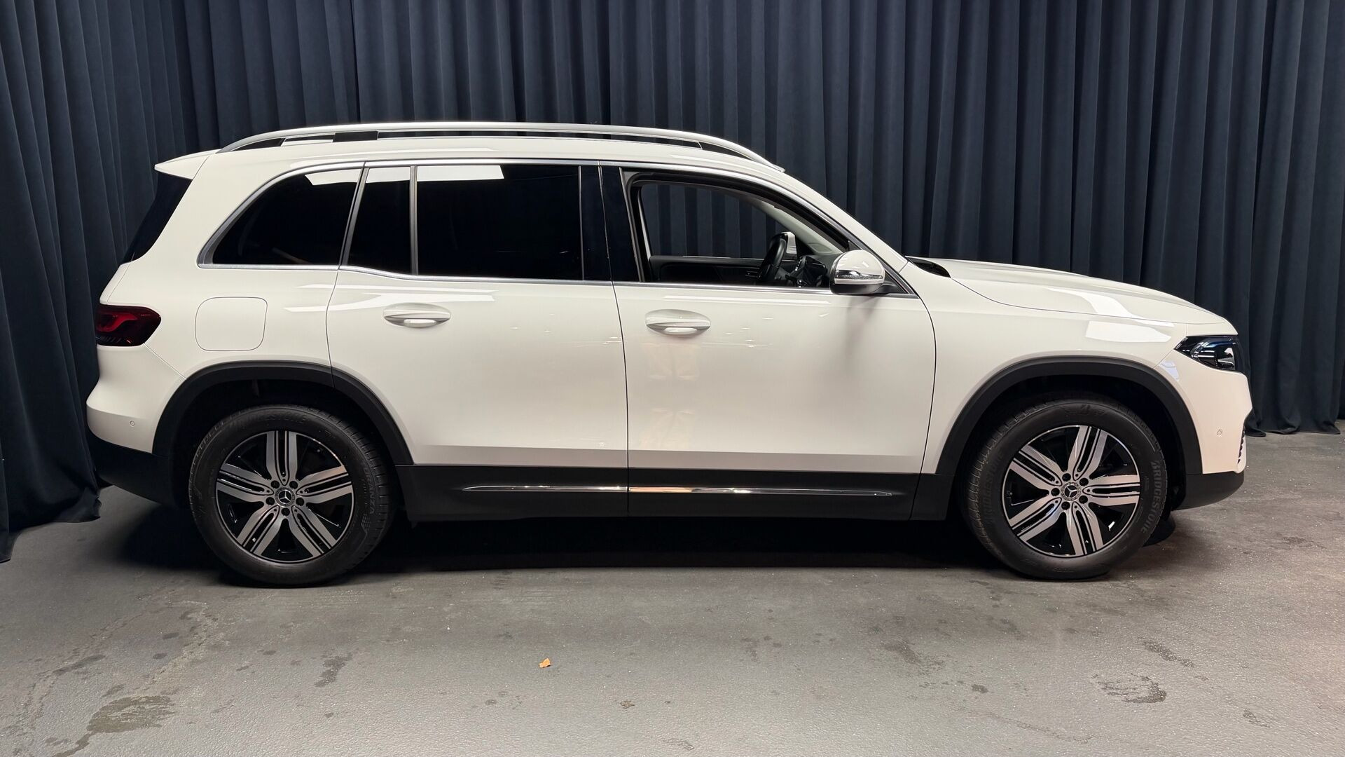 Hvid Mercedes EQB250+ fra 2023