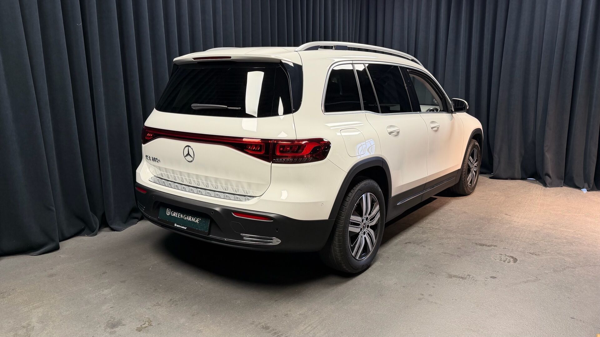 Hvid Mercedes EQB250+ fra 2023