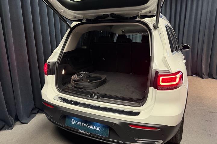 Hvid Mercedes EQB250+ fra 2023