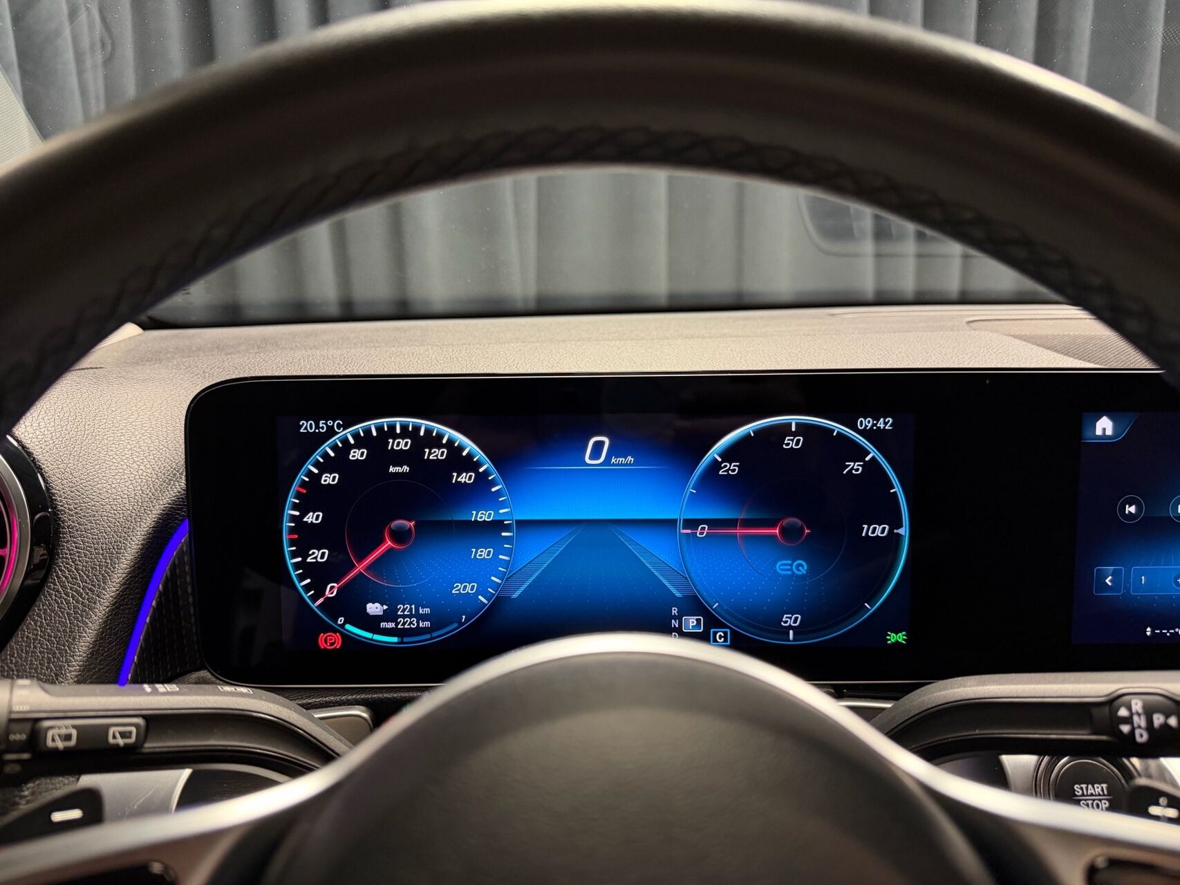 Hvid Mercedes EQB250+ fra 2023