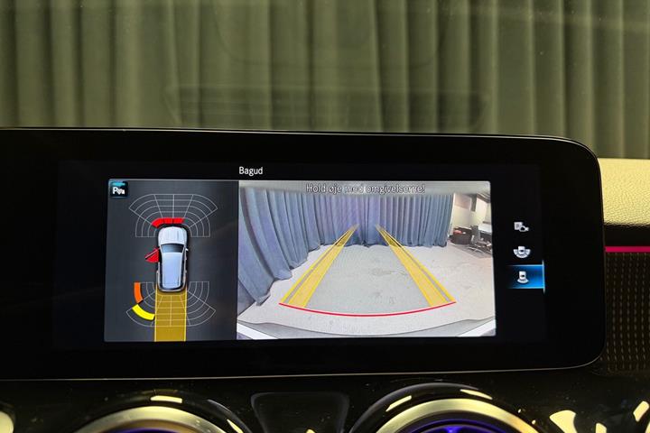 Hvid Mercedes EQB250+ fra 2023