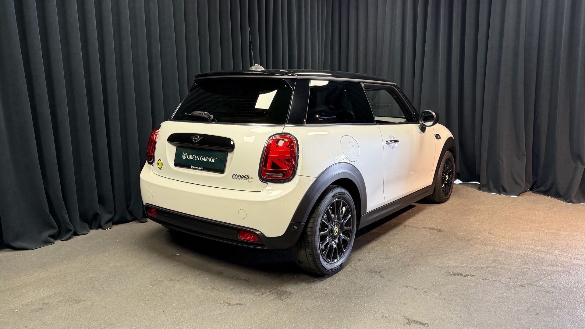 Hvid Mini Cooper fra 2023