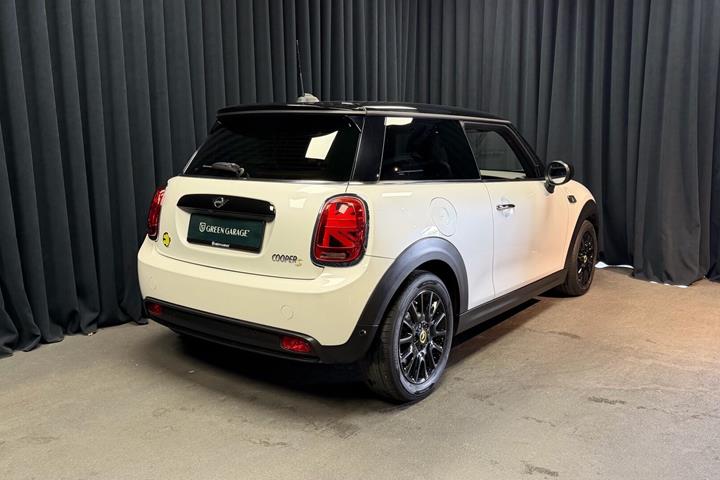 Hvid Mini Cooper fra 2023