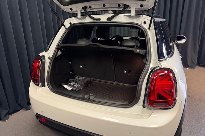 Hvid Mini Cooper fra 2023