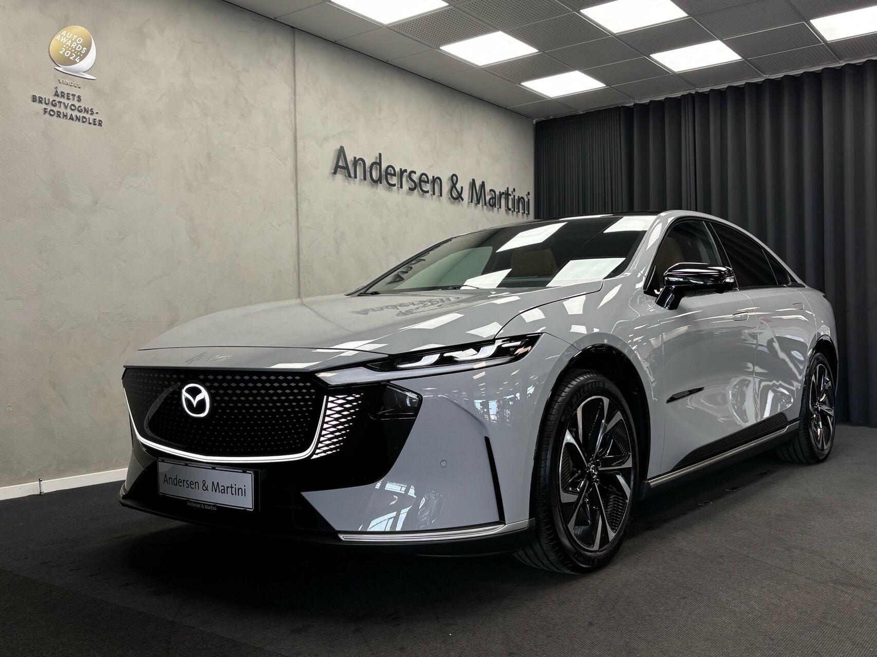 Grå Mazda 6e fra 2026