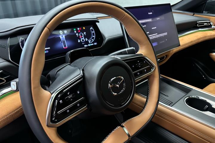 Grå Mazda 6e fra 2026