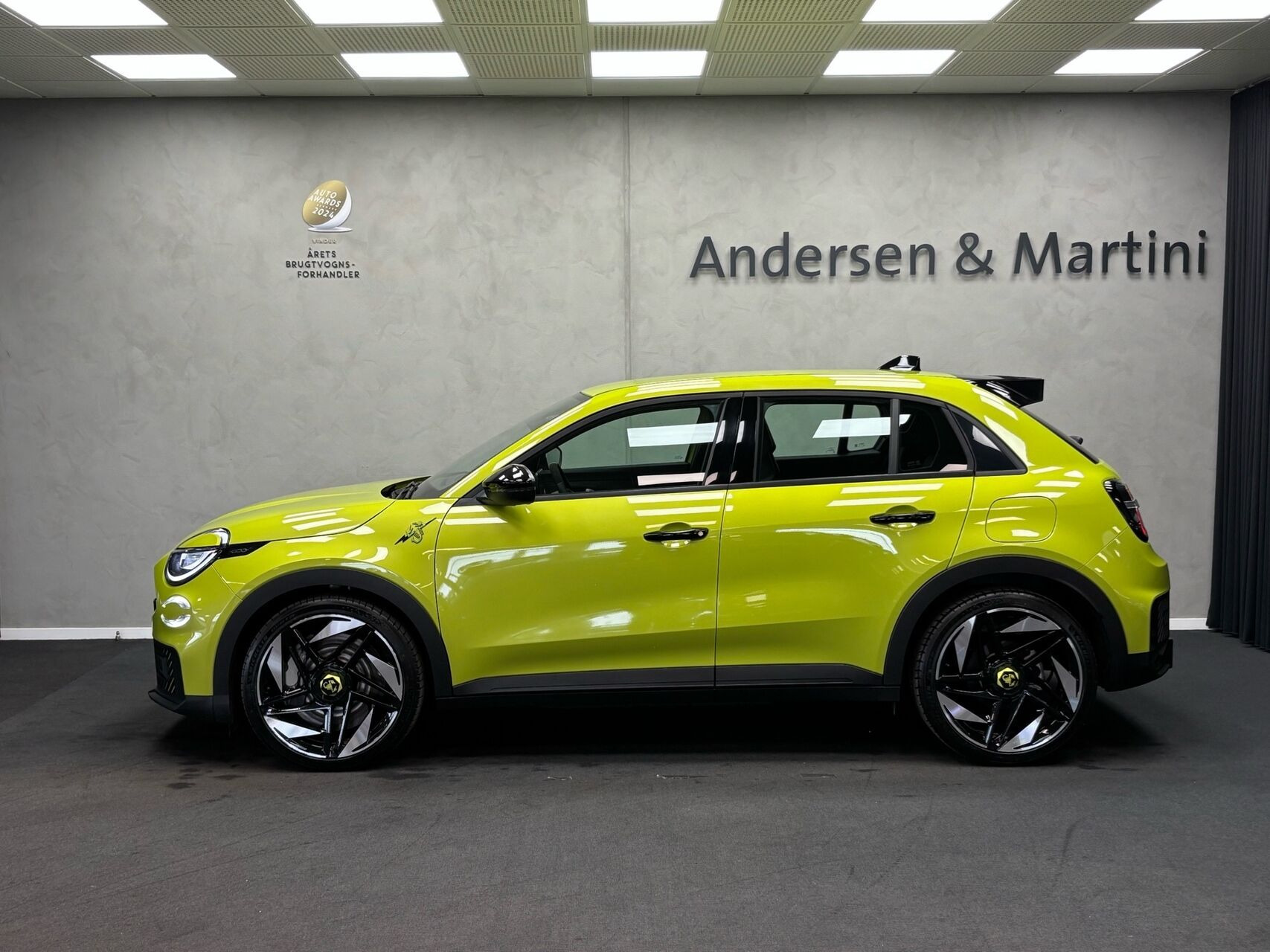 Grøn Abarth 600e fra 2025
