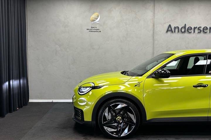 Grøn Abarth 600e fra 2025