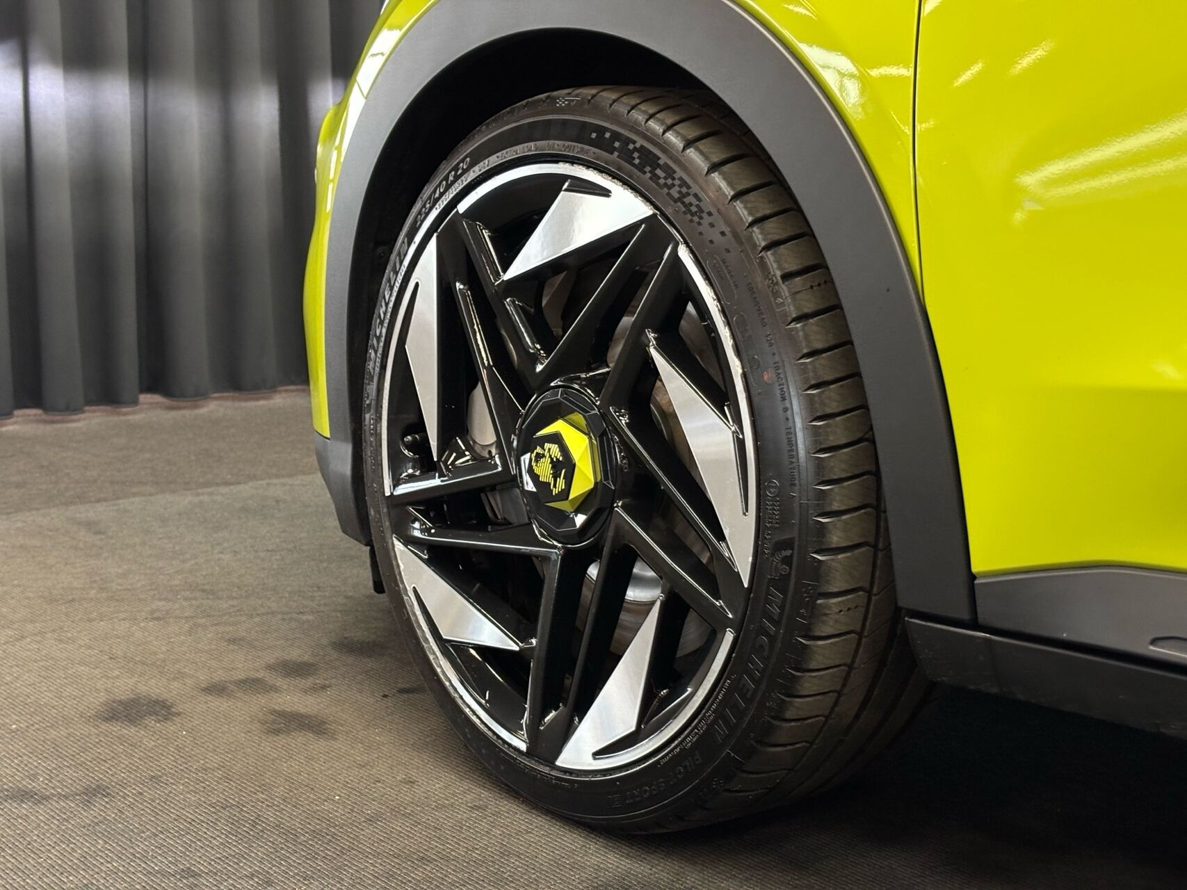 Grøn Abarth 600e fra 2025