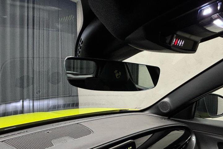 Grøn Abarth 600e fra 2025