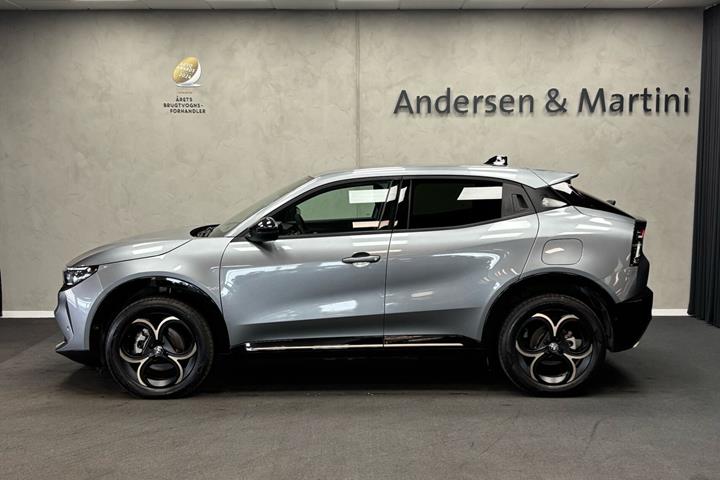 Grå Alfa Romeo Junior fra 2025