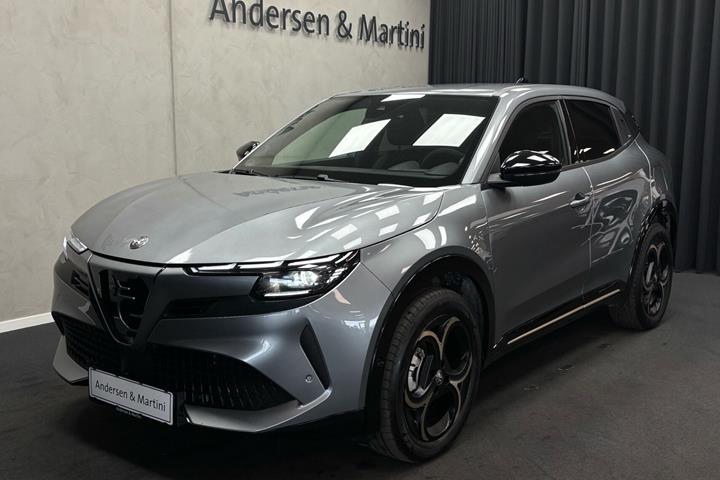 Grå Alfa Romeo Junior fra 2025