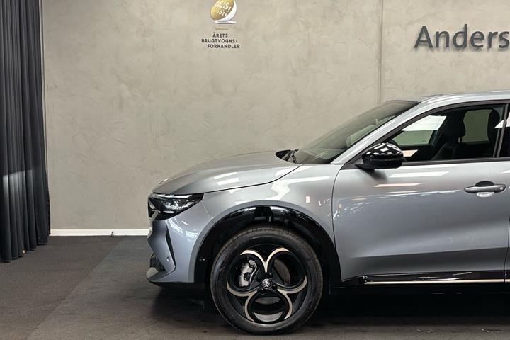 Grå Alfa Romeo Junior fra 2025
