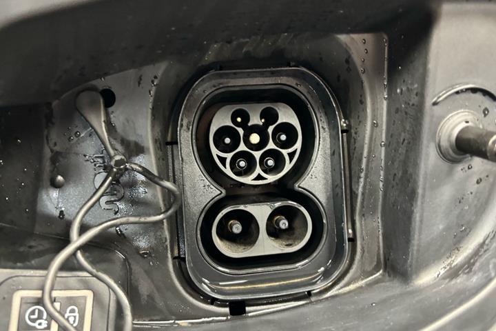 Grå Alfa Romeo Junior fra 2025