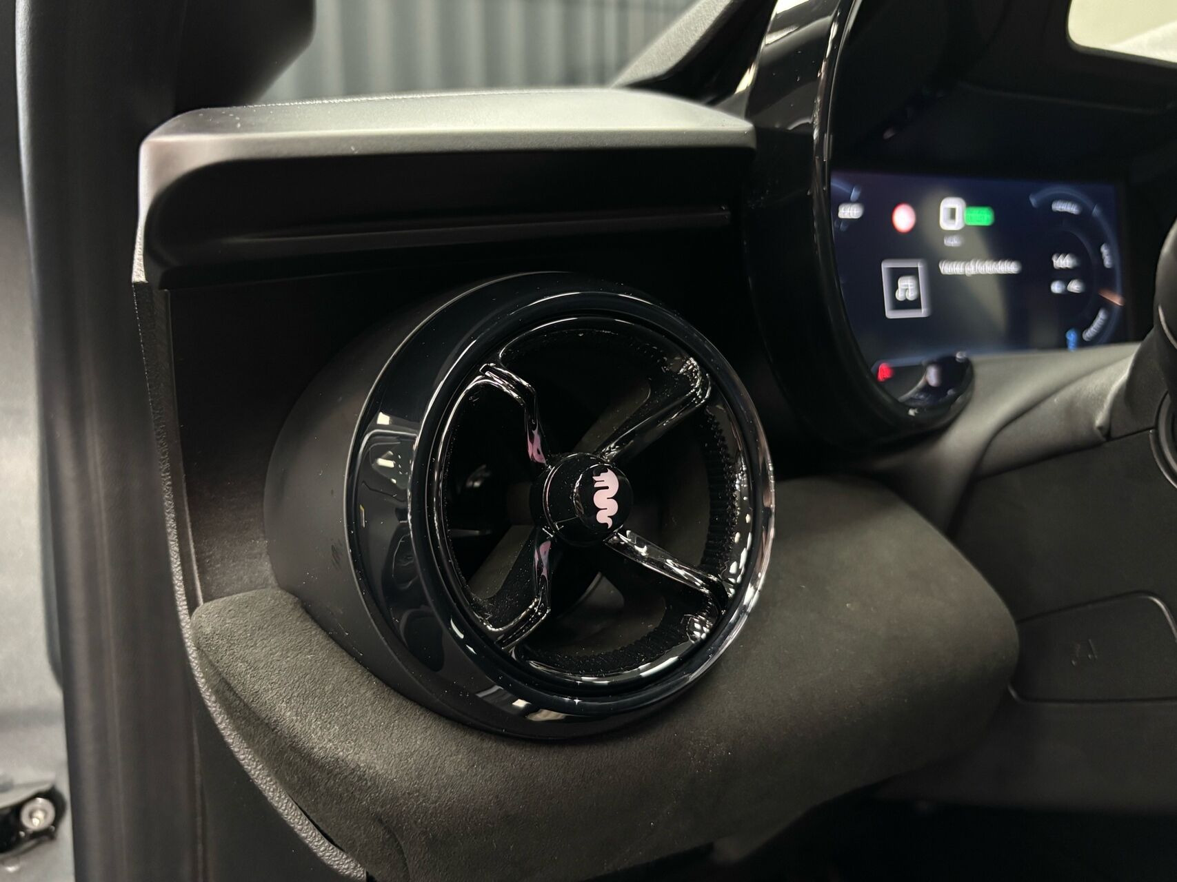 Grå Alfa Romeo Junior fra 2025