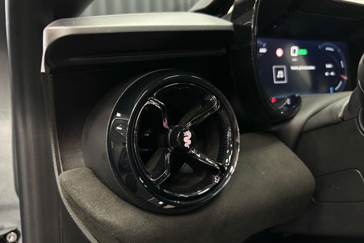 Grå Alfa Romeo Junior fra 2025