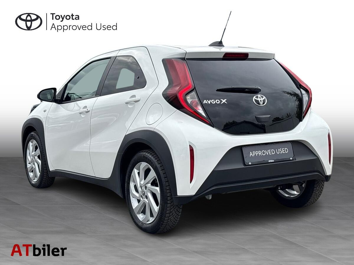 Hvid Toyota Aygo X fra 2025