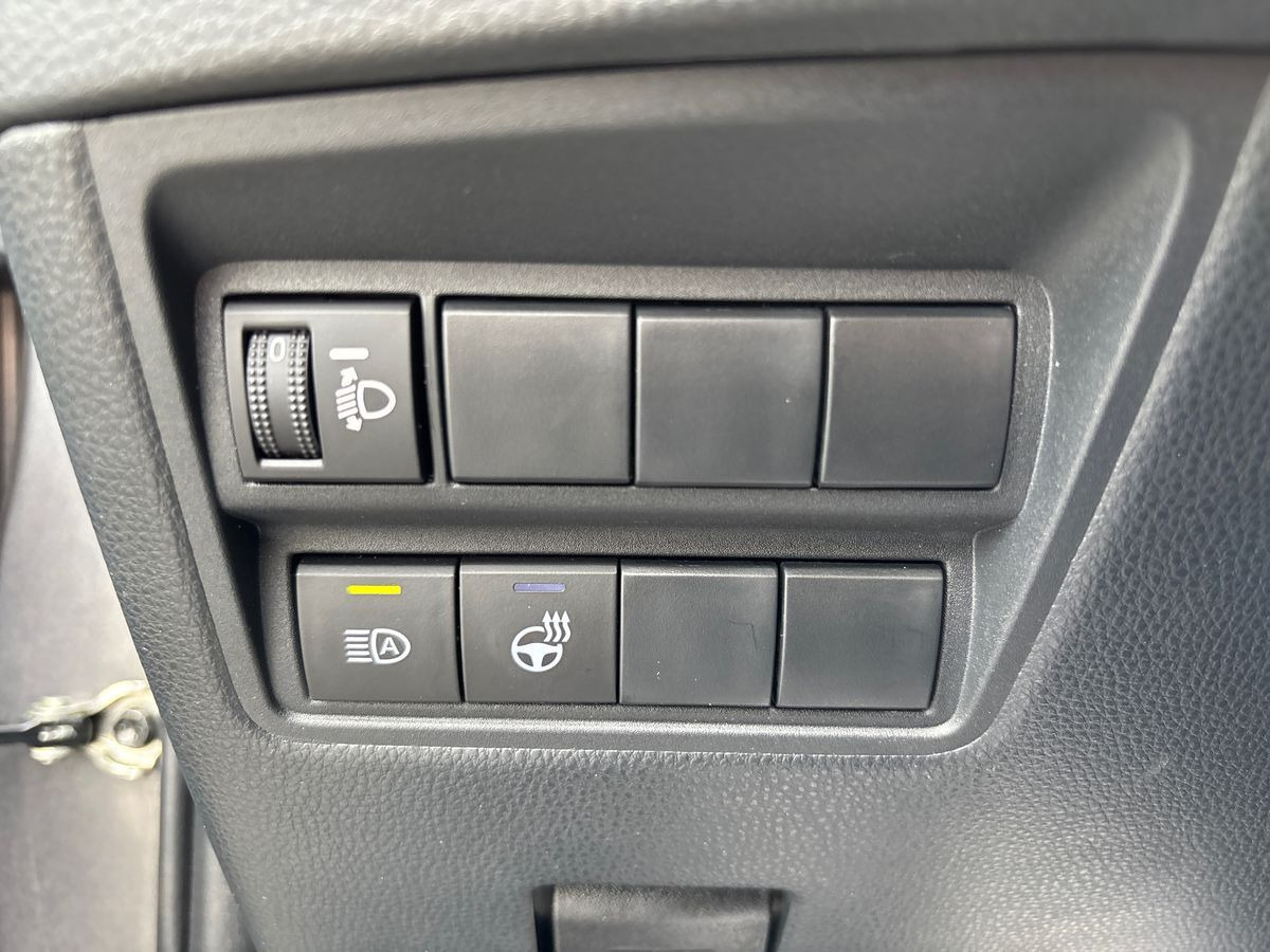 Grå Toyota Yaris fra 2021