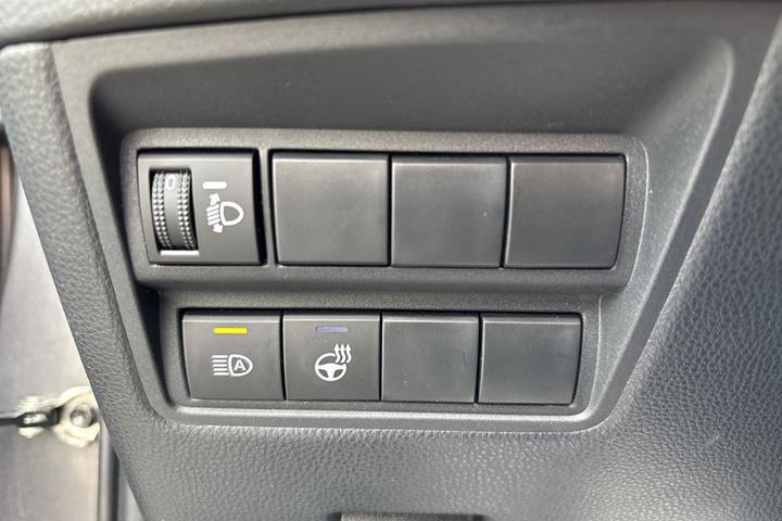 Grå Toyota Yaris fra 2021