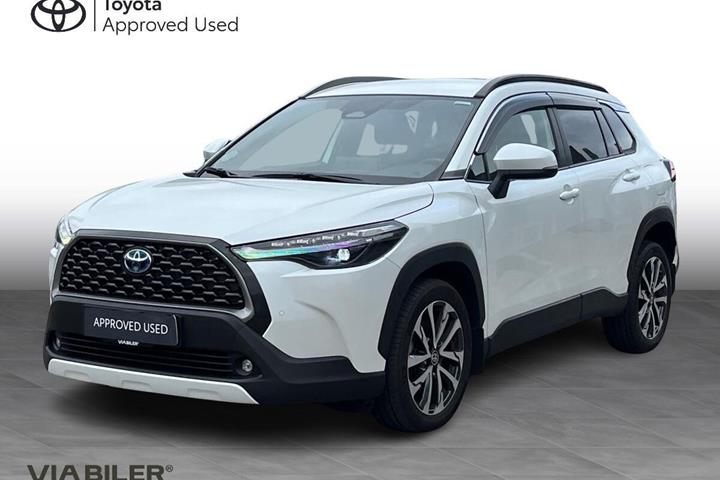 Hvid Toyota Corolla Cross fra 2023 set udefra