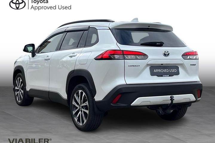 Hvid Toyota Corolla Cross fra 2023