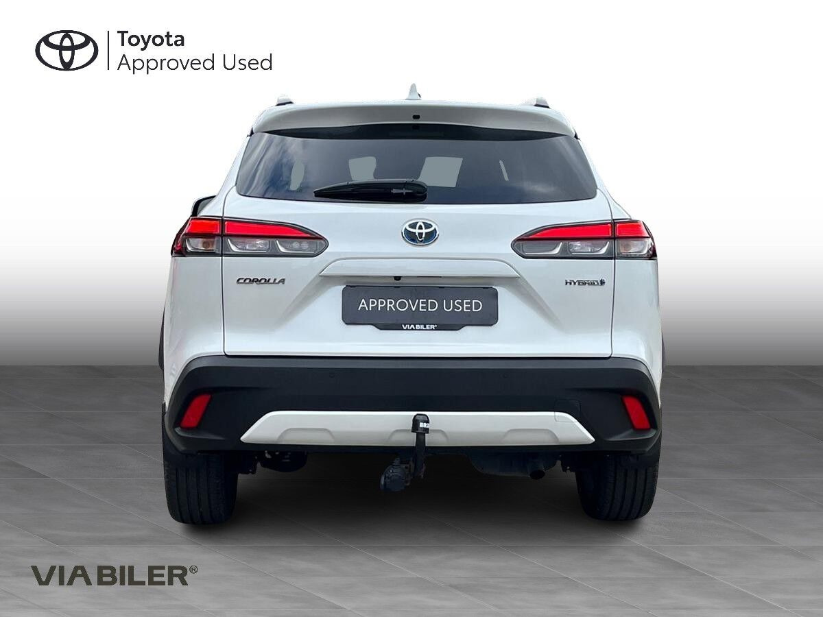 Hvid Toyota Corolla Cross fra 2023