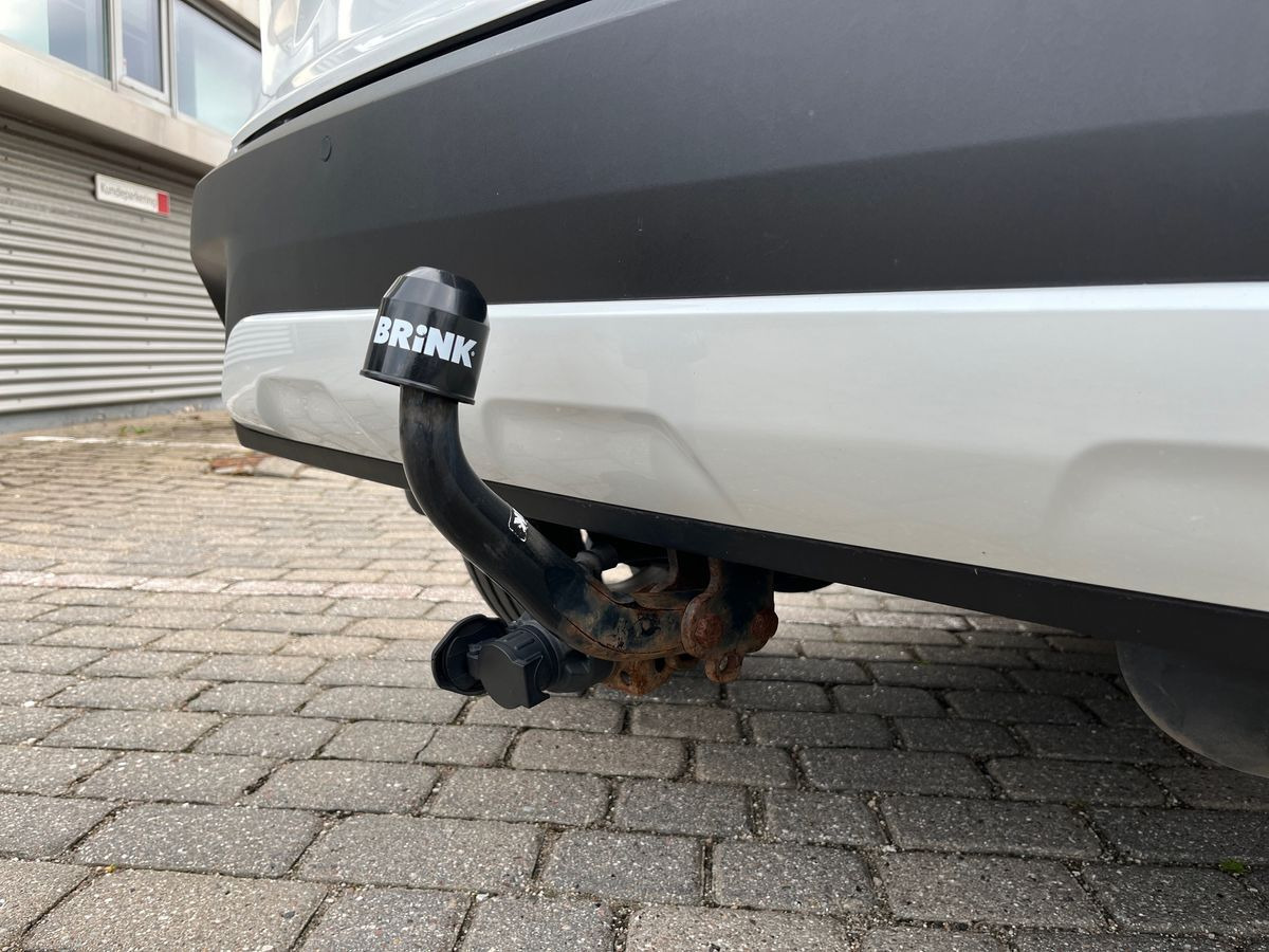 Hvid Toyota Corolla Cross fra 2023
