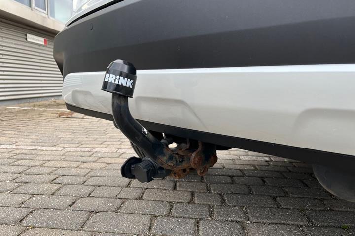 Hvid Toyota Corolla Cross fra 2023
