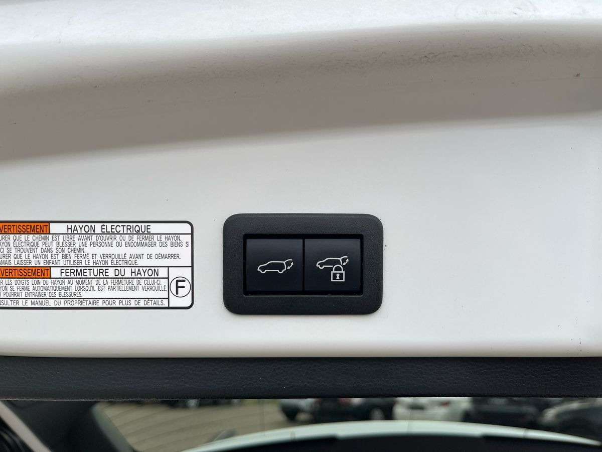 Hvid Toyota Corolla Cross fra 2023