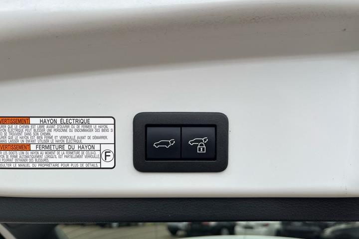 Hvid Toyota Corolla Cross fra 2023