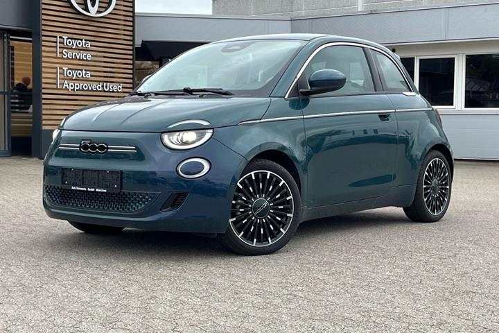 Grøn Fiat 500e fra 2023