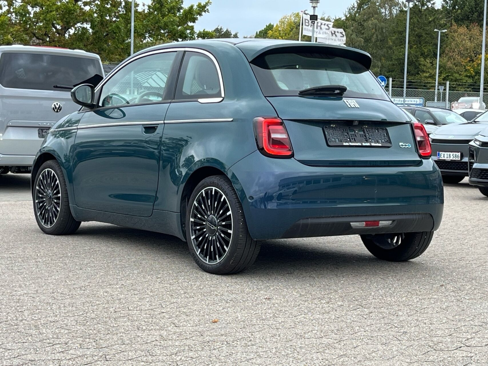 Grøn Fiat 500e fra 2023