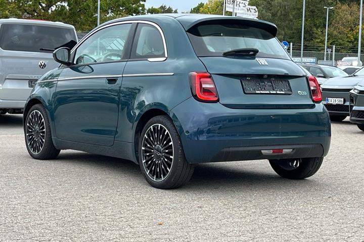 Grøn Fiat 500e fra 2023