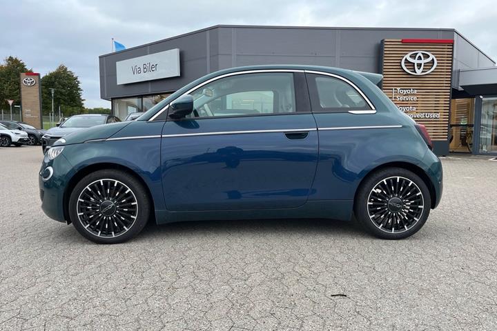Grøn Fiat 500e fra 2023