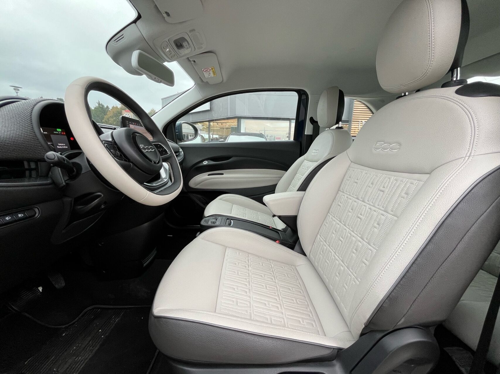 Grøn Fiat 500e fra 2023