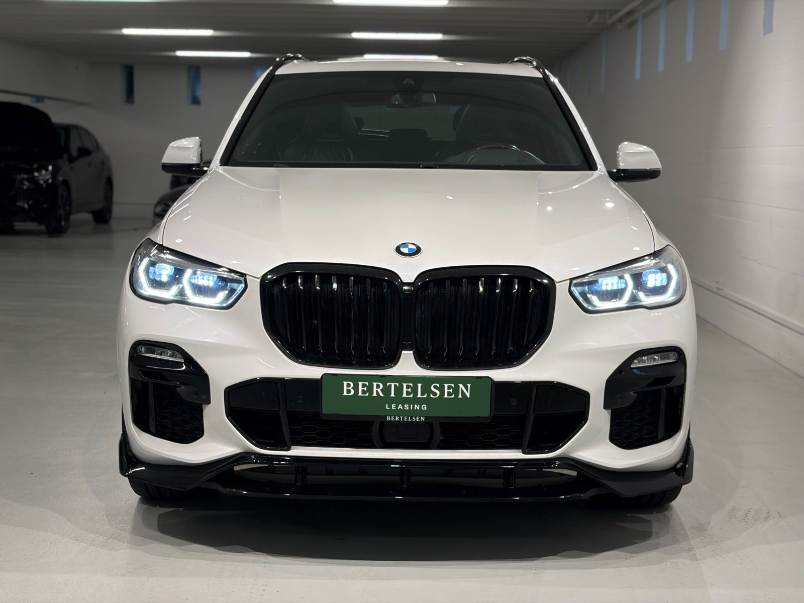 Hvid BMW X5 fra 2021