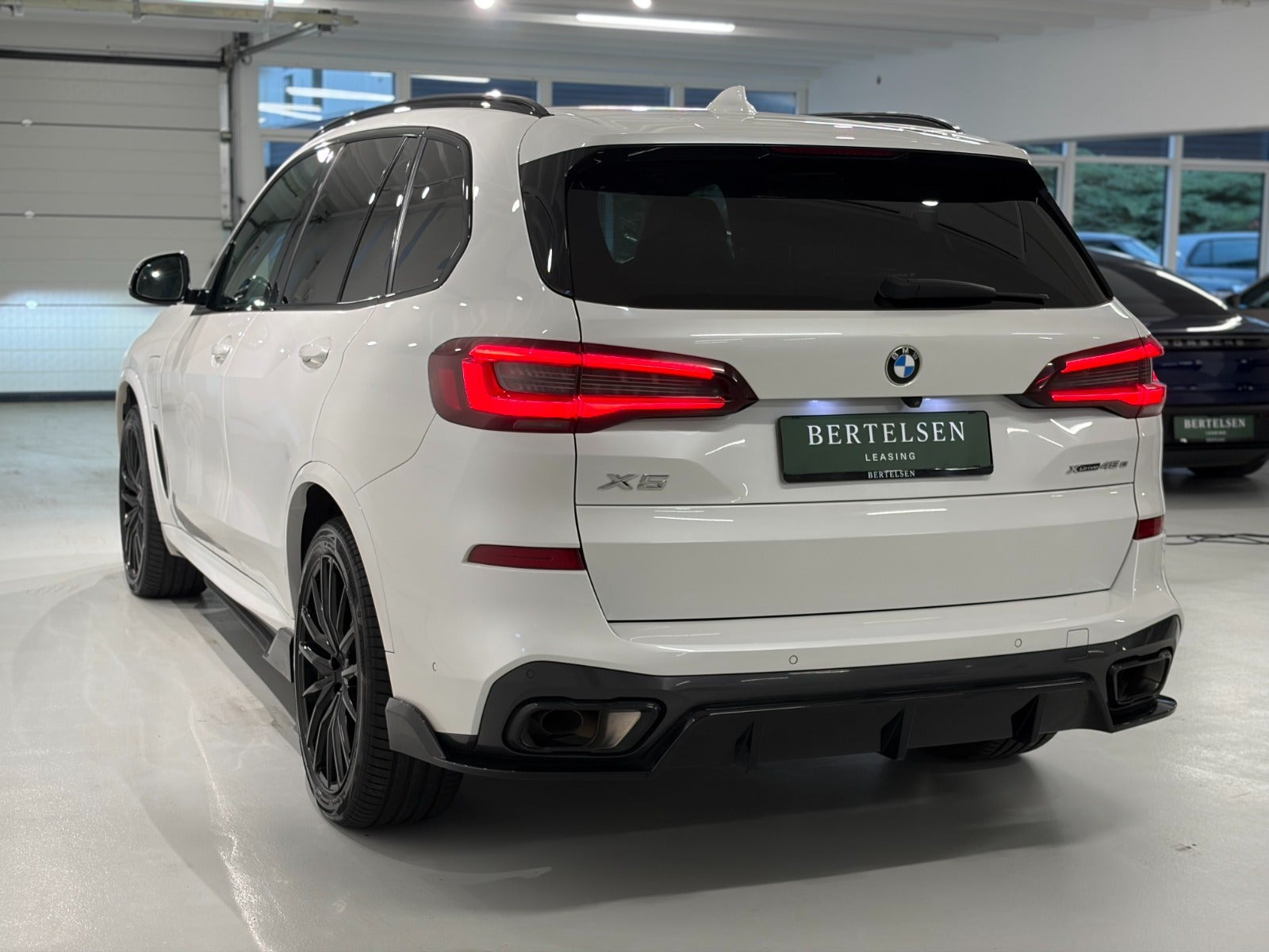 Hvid BMW X5 fra 2021