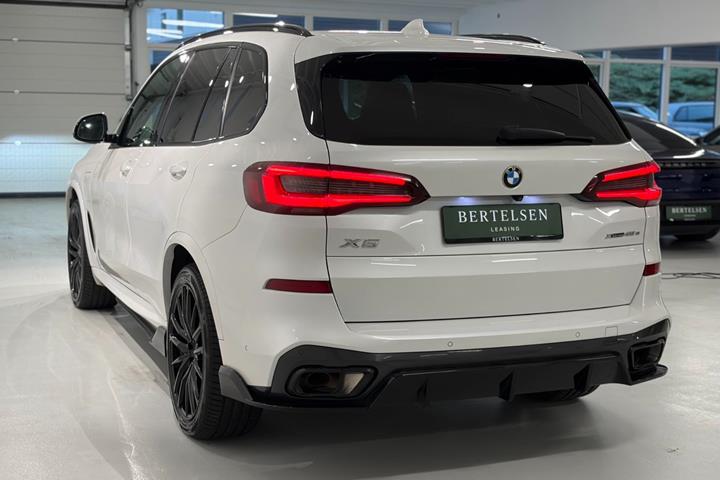 Hvid BMW X5 fra 2021